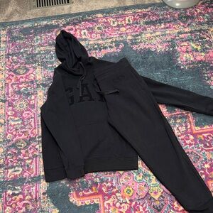 GAP Men’s Sweatsuit Set